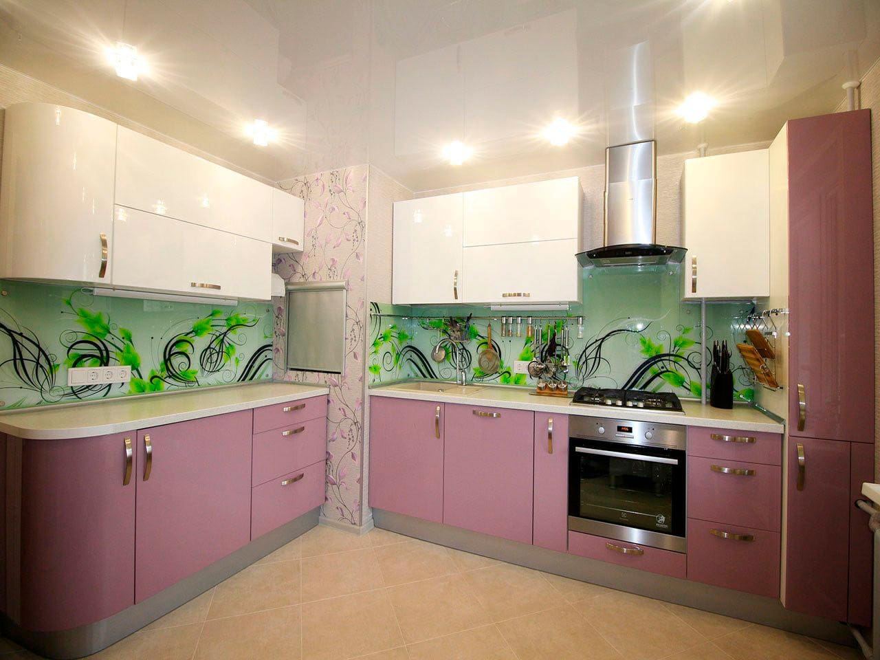 Кухня эмаль розовая с пеналом низ фартук стекло с фотопечатью