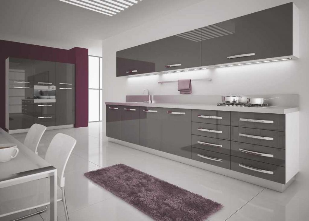 Кухня агт прямая темно-серая глянец со встроенным холодильником с большими ручками